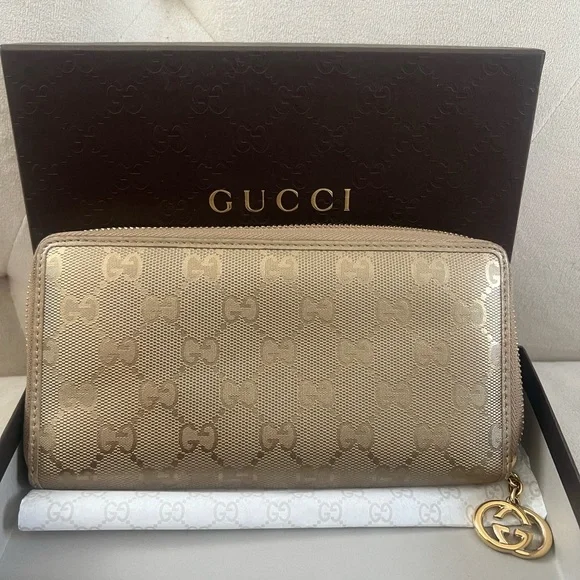 Gucci Metallic Gold Zippy Wallet with Iconic Charm - Picture 1 of 8